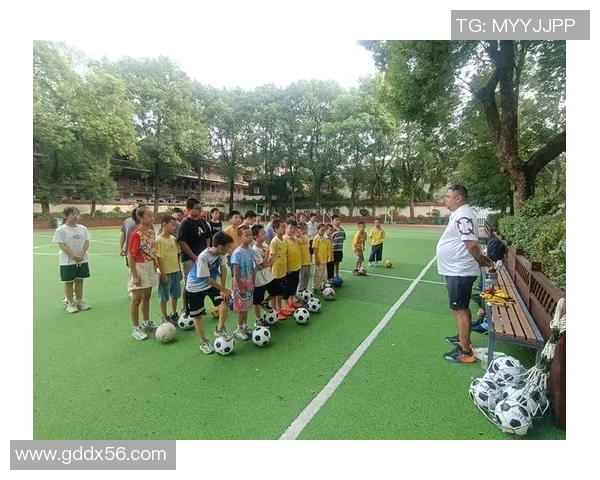 足球巨星亲自传授技巧与心法 助力孩子成长与足球梦想 足球巨星亲自传授技巧与心法 助力孩子成长与足球梦想