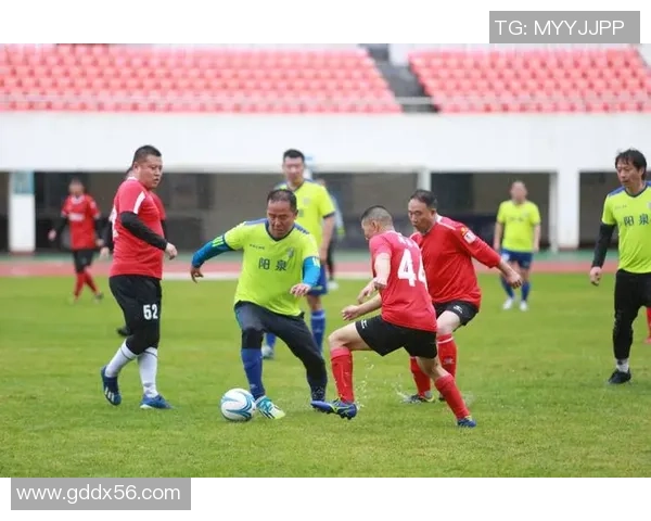 世足球星赛场外尽展舞姿激情四射诠释运动与艺术完美融合